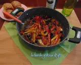 Peperoni in padella alla napoletana, un contorno saporito e colorato, pronto per essere gustato con pane fresco.