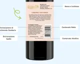 Etichetta di vino Cabernet Sauvignon, con dettagli su nome, indirizzo, contenuto netto, alcolico e avvertenze sanitarie. Il cru significato è implicito nella provenienza delle uve.