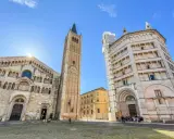 Piazza Duomo a Parma: il Battistero, il Duomo e il campanile, tra le cose da vedere.