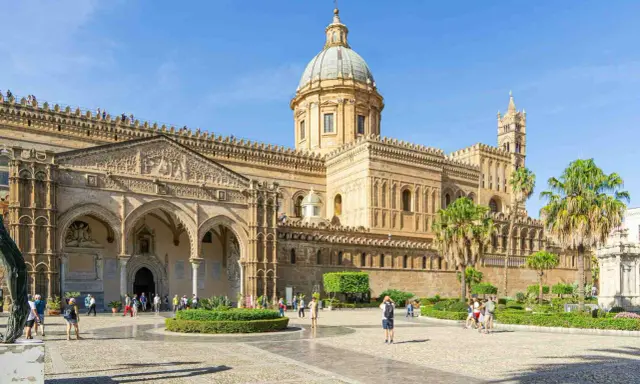 La Cattedrale di Palermo, un gioiello da vedere assolutamente. Un luogo iconico per chi cerca cosa visitare a Palermo.