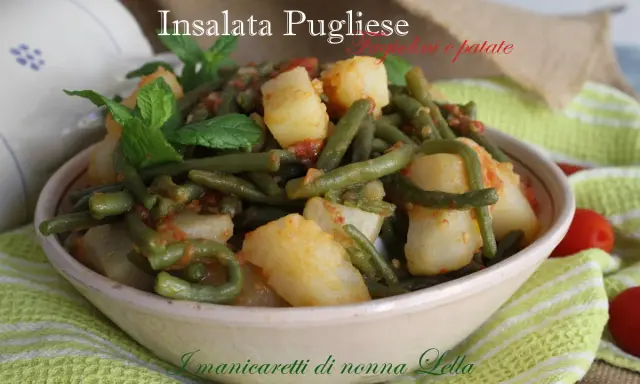 Insalata Pugliese con fagiolini e patate, un piatto semplice e gustoso, arricchito da pomodoro e menta fresca.