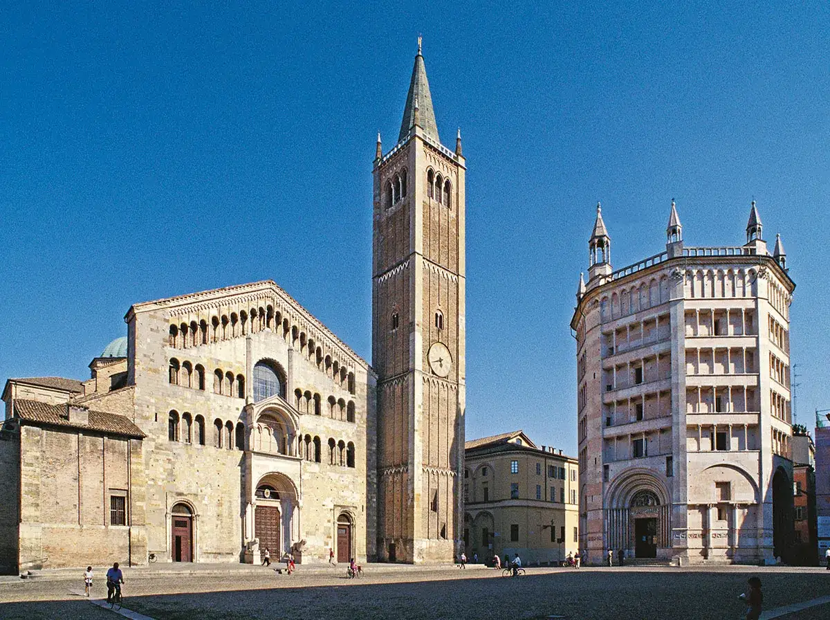 Piazza del Duomo a Parma: Cattedrale, Battistero e Campanile. Un'ottima idea per cosa vedere a Parma in un giorno.
